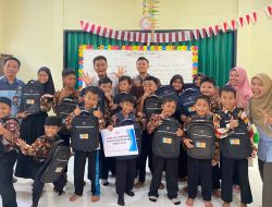 Wajah-wajah Ceria Pelajar Berprestasi SDN 14 Sungai Kunyit usai Tim CSR PT BAI Salurkan Beasiswa