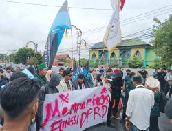 Pelantikan Anggota DPRD Ketapang Diwarnai Aksi Demonstrasi 