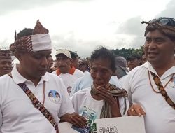 Tangis Haru Katarina Nitbani Ketika Rumahnya Dibedah Simon Petrus Kamlasi
