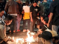 Aliansi SAKSIMINOR Gelar Aksi Bakar Lilin Kenang Yosefina Maria Mey Korban KDRT