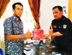 Kesbangpol Asahan Serahkan Bendera Merah Putih Ke Pengurus SMSI Astab