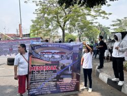 Tolak Rencana Eksekusi Tanah dan Bangunan, Warga Kayu Putih Gelar Aksi Demo