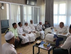 Besuk H Halim yang Sedang Sakit, Ratu Dewa Banyak Terima Masukan dan Nasihat