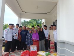 Bupati Sekadau Aron Serahkan Bantuan Baznas kepada Mustahik di Rawak