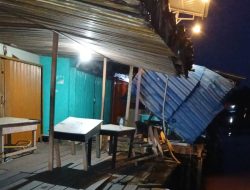 Kapal Penumpang Tabrak Tiga Toko di Dermaga Kubu Raya, Kalbar