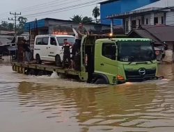 Banjir di Kecamatan Sosok Semakin Tinggi, Akses Transportasi Sanggau-Pontianak Terganggu