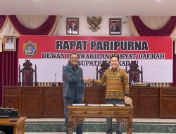Hermanto Resmi Ditetapkan sebagai Ketua DPRD Kabupaten Sekadau Periode 2024-2029