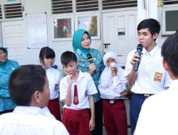 Aksi Sosial Penjabat Ketua TP-PKK Kalbar Windy Prihastari: Serahkan Bingkisan kepada Anak Berkebutuhan Khusus di Sekolah Bina Anak Bangsa