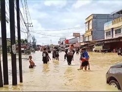 Banjir di Kecamatan Sosok Meningkat, BPBD Sanggau Terus Pantau dan Evakuasi Warga