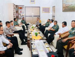 Silaturahmi Ke Pangdam II Sriwijaya, Kapolda Sumsel Irjen Andi Rian R Djajadi Disambut Hangat Rekan Seangkatan, Sepakat Kuatkan Sinergitas TNI Polri