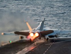 Dua Penerbang Angkatan Laut AS Tewas dalam Kecelakaan Jet Tempur