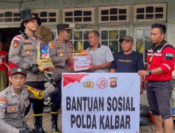Polda Kalbar Salurkan Bansos untuk Masyarakat Terdampak Banjir