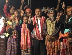 Tarian dan Air Mata Bahagia Sambut Kehadiran Sang “Jenderal Air” di Pedalaman TTS