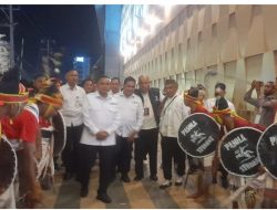 Paket SIAGA Disambut Tarian Sumba Saat Tiba di Debat Pilgub NTT