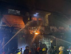 Delapan Ruko di Jalan Kota Baru Pontianak Selatan Hangus Terbakar