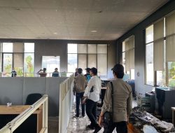 Polisi Lakukan Olah TKP Pasca Pembakaran dan Perusakan Aset PT. Duta Palma di Bengkayang