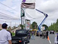 Bawaslu Kubu Raya Lakukan Penertiban Alat Peraga Kampanye di Masa Tenang Pilkada