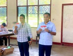 Bupati Sekadau, Aron, Gunakan Hak Pilih di TPS 14 Sungai Ringin