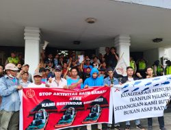 YBH SSB dan Nelayan Desak PJ Wali Kota Palembang Tinjau Ulang Operasional Tongkang di Sungai Musi