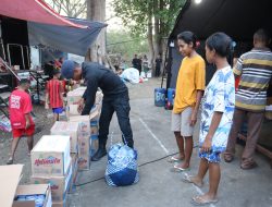 Polda NTT Salurkan Bantuan untuk Masyarakat Terdampak Erupsi Gunung Lewotobi di Flores Timur