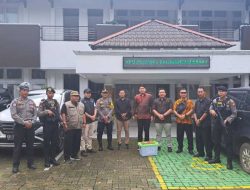 KPU Sekadau Distribusikan Dokumen Hasil Pleno Pilkada 2024 ke KPU Provinsi Kalbar dengan Pengawalan Ketat