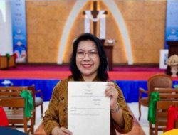 Menteri ATR/BPN Nusron Wahid Serahkan Sertifikat Hak Milik kepada GKP Jemaat Kampung Tengah