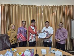 Pemerintah Kabupaten Kayong Utara Beri Penghargaan untuk Pengabdian Nendar Suheri