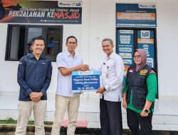 Bank Kalbar Mempawah Salurkan Zakat Profesi Rp 10 Juta ke Baitulmaal Syuhada Indonesia