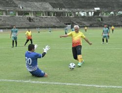 Pererat Silaturrahim Pemda dan Forkopimda, Gubernur Mahyeldi Resmikan Kejuaraan Sepakbola Antarinstansi se-Sumbar