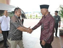 Mahyeldi Sambut Kedatangan Wamen UMKM Helvi Yuni Moriza di Sumbar