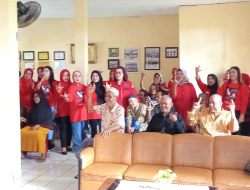 DPC PDI Perjuangan Kota Palembang Berbagi Kasih di Panti Sosial Lanjut Usia Harapan Kita