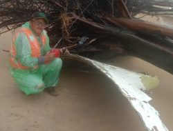 Diduga Puing Pesawat Ditemukan di Pantai Selimpai, Sambas