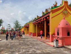 Ribuan Pengunjung Padati Vihara Dharma Sasana di Tanjungpinang Saat Perayaan Imlek 2576