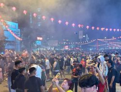 Harisson dan Windy Prihastari Disambut Barongsai di Perayaan Imlek Kalbar