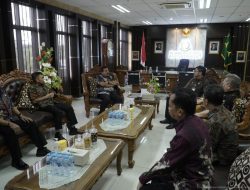 Perkuat Sinergi dan Kolaborasi, Kakanwil Kemenkum Kalbar Audiensi dengan Kajati Kalbar
