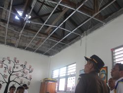 Kajati NTT Tinjau Plafon Roboh di SD Kota dan Kabupaten Kupang
