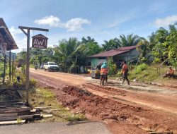 Serap Anggaran 950 Juta, Warga Keluhkan Kondisi Jalan Raden Mukmin Desa Nanga Tayap