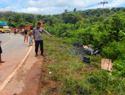 Truk Terguling di Jalan Trans Kalimantan KM 24, Istri Pengemudi Meninggal Dunia