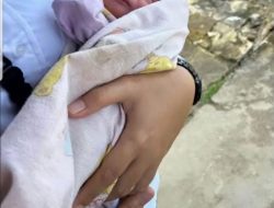 Warga Singkawang Tengah Dihebohkan dengan Penemuan Bayi di Depan Rumah Warga