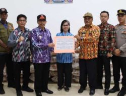 Pj Bupati Mempawah Salurkan 1.640 Kg Beras untuk Korban Banjir di Toho dan Sadaniang