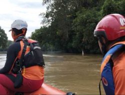 Wanita Paruh Baya Tenggelam di Sungai Pawan, Ditemukan Meninggal oleh Tim SAR