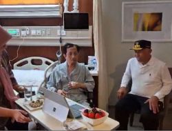 Gubernur Mahyeldi Jenguk Menteri Agama yang Tengah Menjalani Perawatan Medis