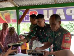 Kodim 03082/ Pariaman Bagikan Makanan Bergizi Kepada Masyarakat