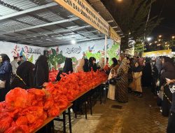 Masjid Ismuyahya Berbagi Kebahagiaan Ramadhan dengan Paket Sembako dan Santunan Anak Yatim