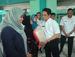 Pemkot Pontianak Salurkan 1,96 Ton Beras untuk Warga Rusunawa