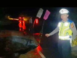 Longsor di Simpang K Desa Sejotang Sebabkan Kemacetan, Pengendara Diminta Waspada