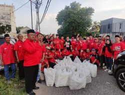 Langsung Sapa Warga, DPC PDI Perjuangan Palembang Bagikan 3000 Takjil Gratis