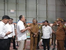 Wabup Jarmin Sidik Monitor Ketersediaan Bahan Pangan di Gudang Bulog Natuna