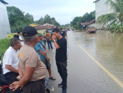 Banjir Jalan Negara Lintas Malaysia-Indonesia di Beduai Kalimantan Barat Berangsur Surut