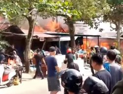 12 Kios di Kabupaten Ketapang Ludes Terbakar